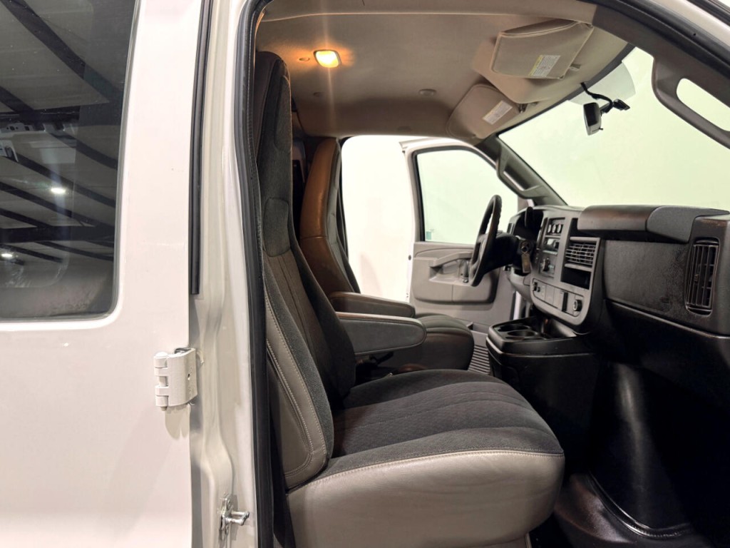 2020 GMC Savana Image 12