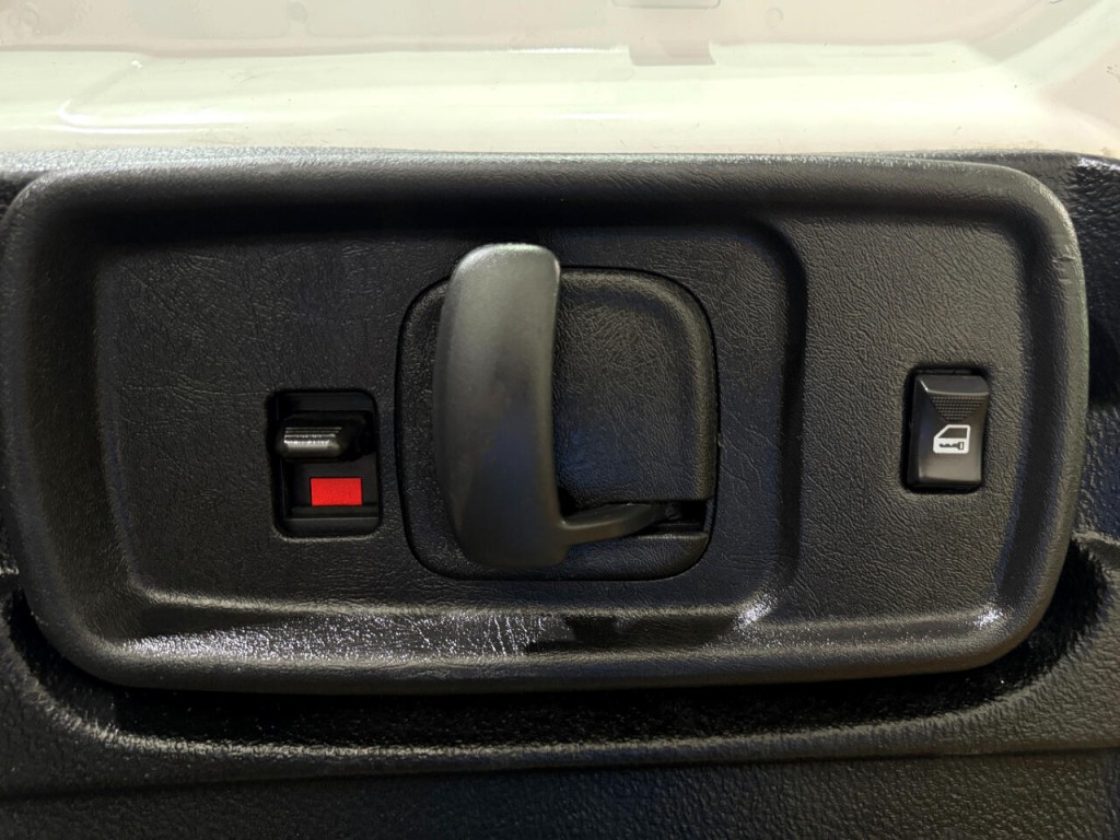 2020 GMC Savana Image 21