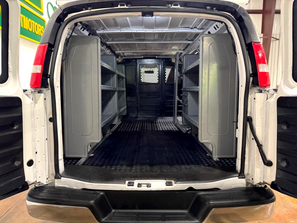 2020 GMC Savana Image 27