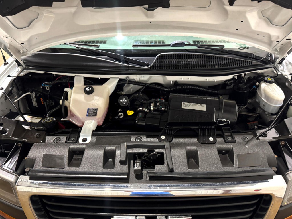 2020 GMC Savana Image 38