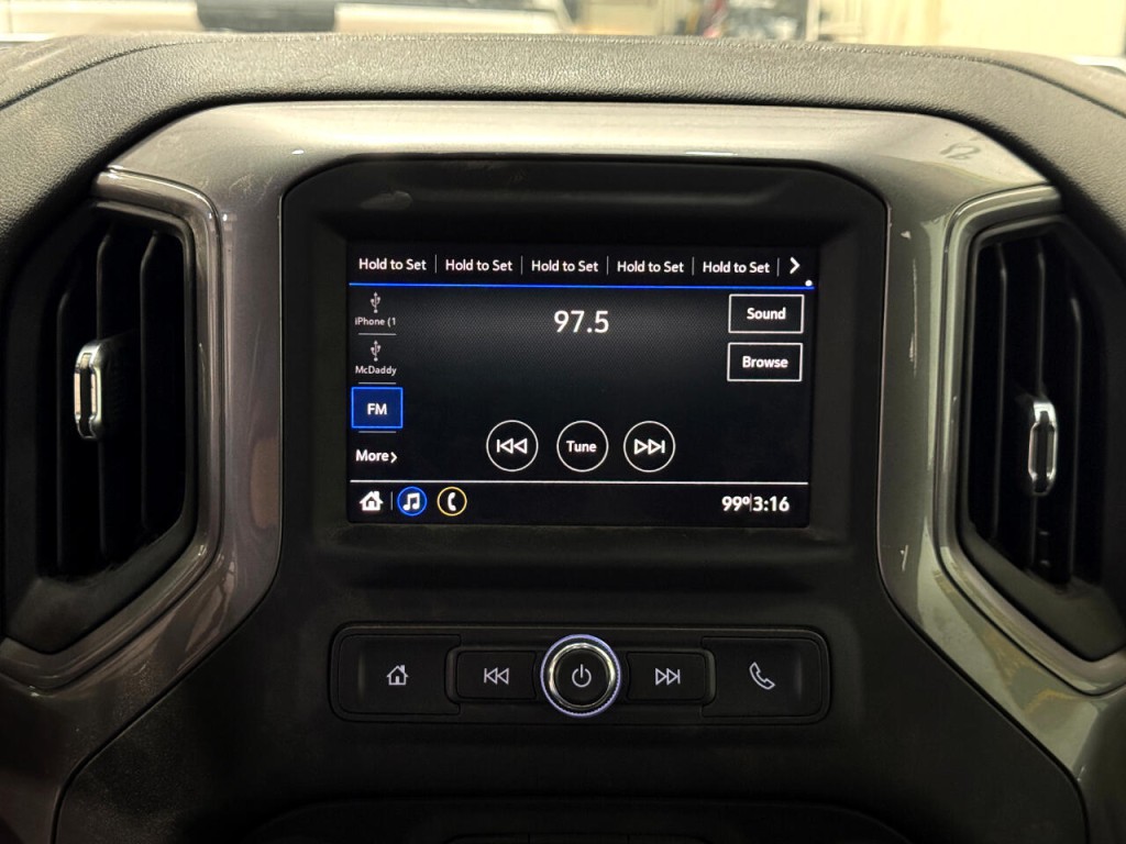 2022 Chevrolet Silverado 1500 Image 3
