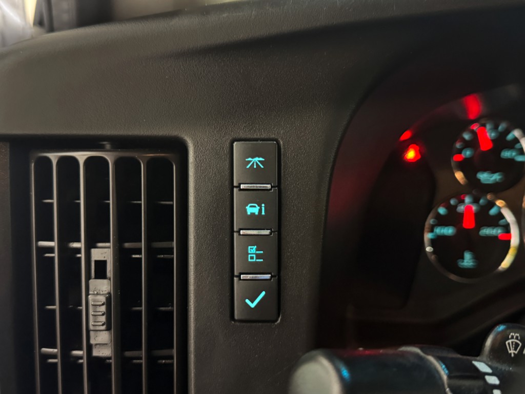 2020 Chevrolet Express Image 19