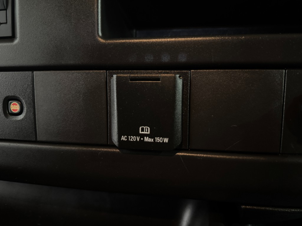 2020 Chevrolet Express Image 21