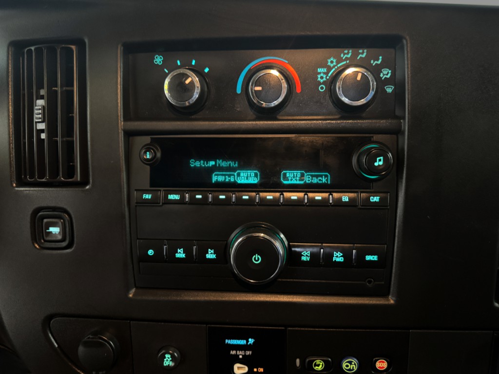 2020 Chevrolet Express Image 24