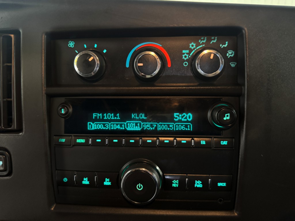 2020 Chevrolet Express Image 25