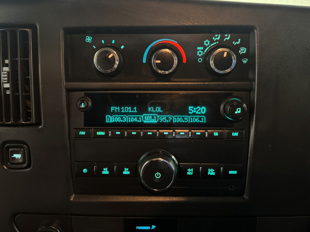 2020 Chevrolet Express Image 26