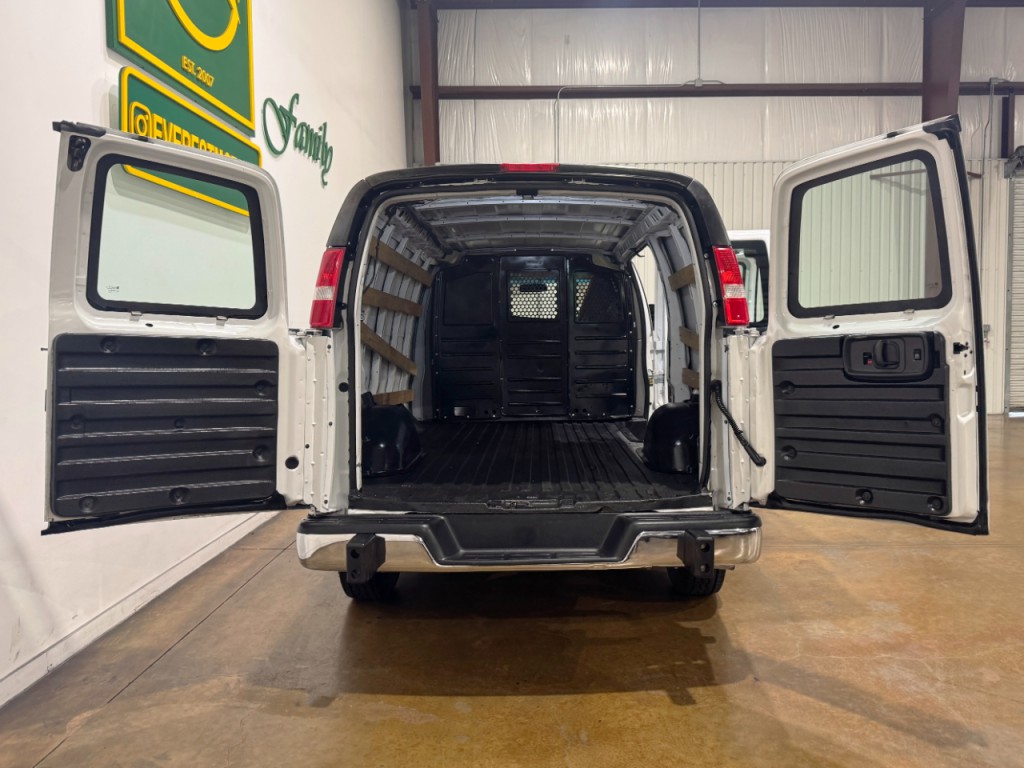 2020 Chevrolet Express Image 30