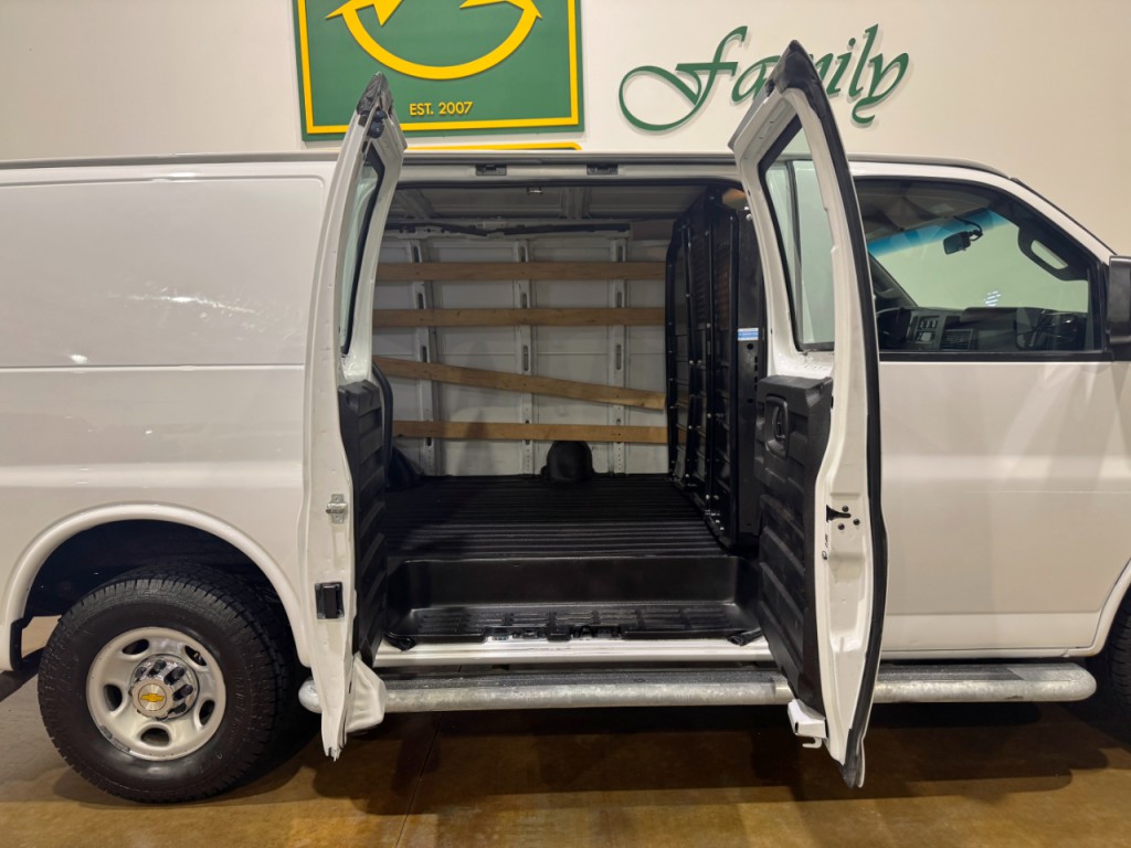 2020 Chevrolet Express Image 31