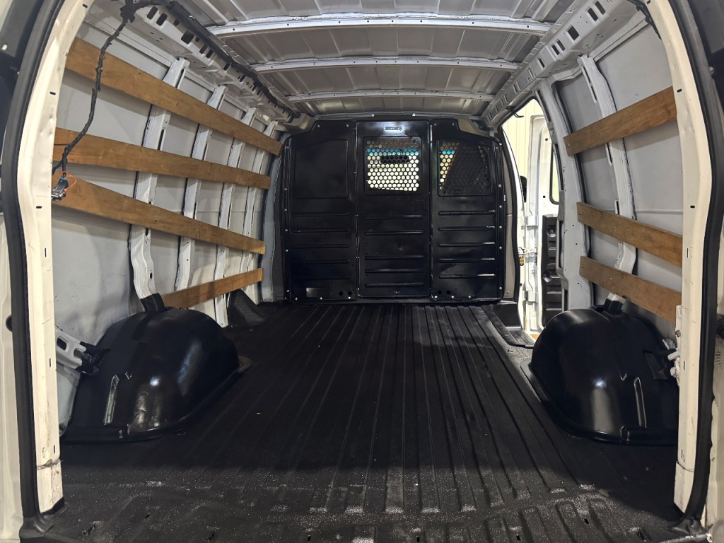 2020 Chevrolet Express Image 32