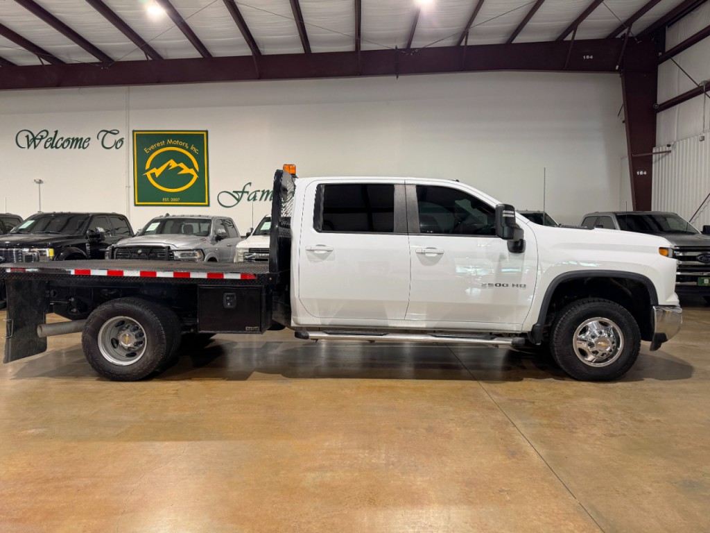 2024 Chevrolet Silverado 1500 Image 2