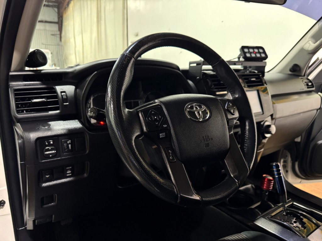 2016 Toyota 4Runner Image 9