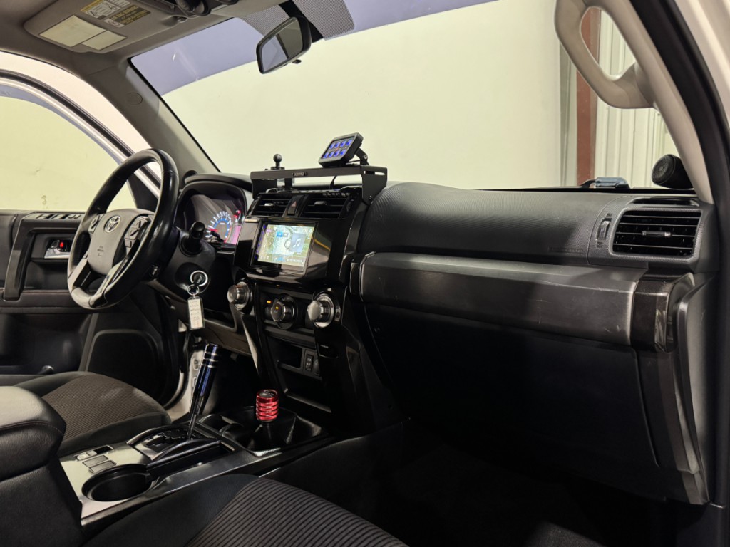 2016 Toyota 4Runner Image 10