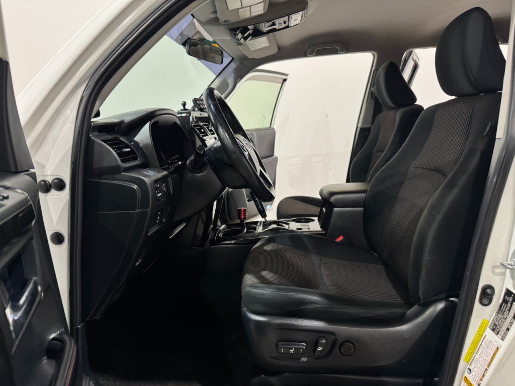 2016 Toyota 4Runner Image 11