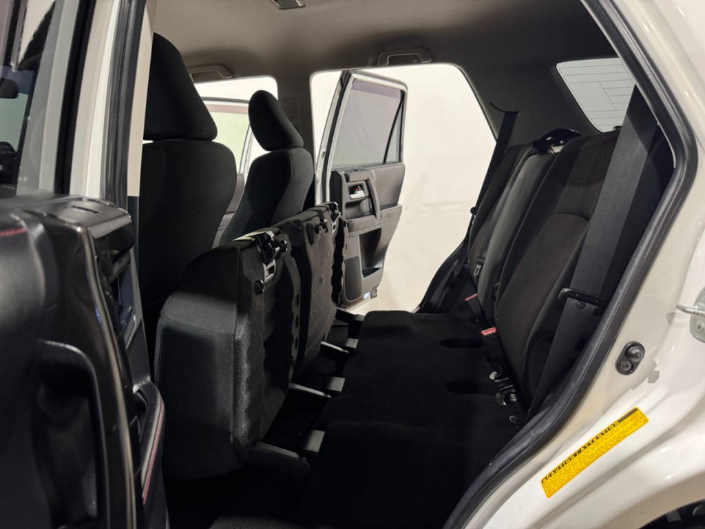 2016 Toyota 4Runner Image 17