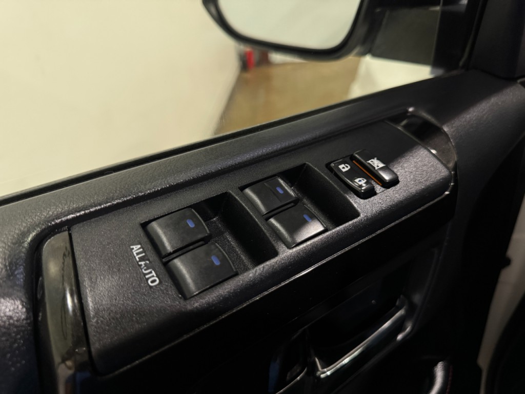 2016 Toyota 4Runner Image 25