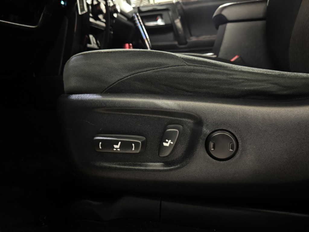 2016 Toyota 4Runner Image 26