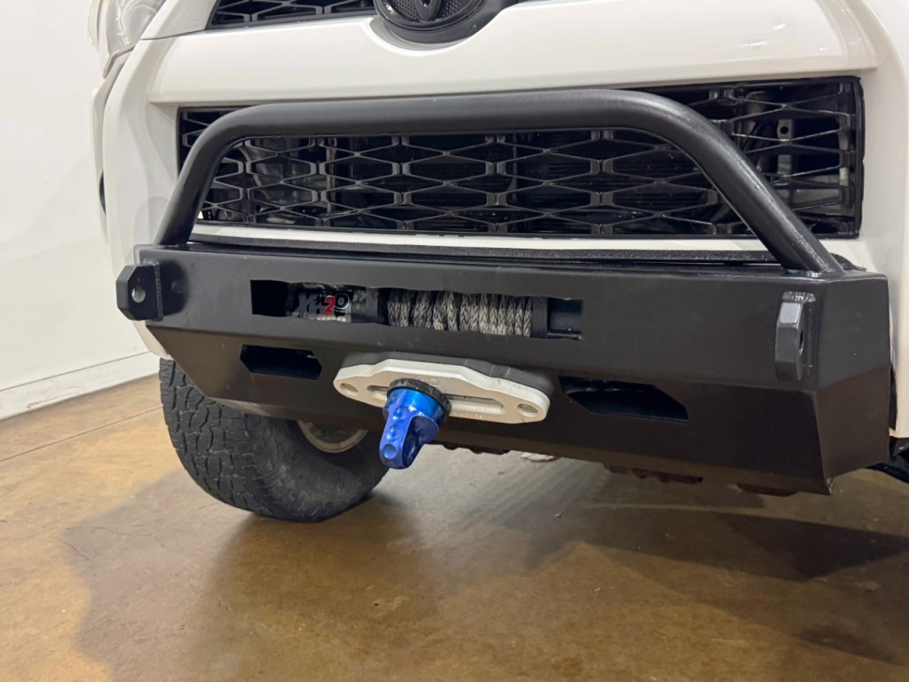 2016 Toyota 4Runner Image 32
