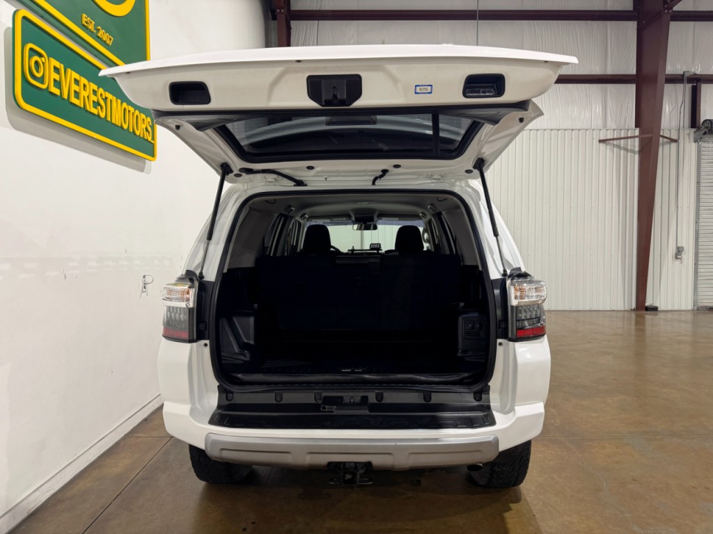 2016 Toyota 4Runner Image 33