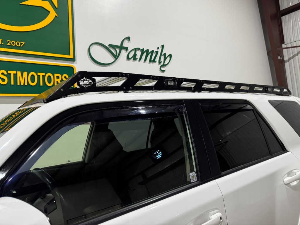 2016 Toyota 4Runner Image 34