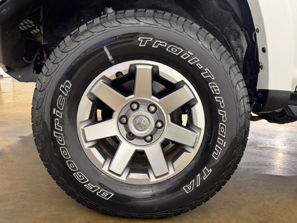 2016 Toyota 4Runner Image 39
