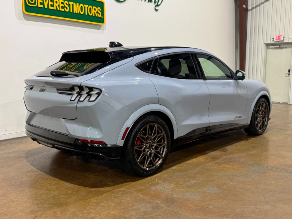 2025 Ford Mustang Image 3