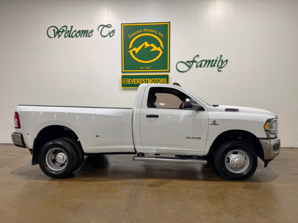 2022 RAM 3500 Image 2