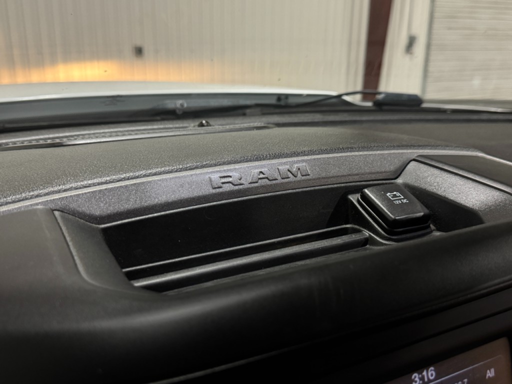 2022 RAM 3500 Image 12