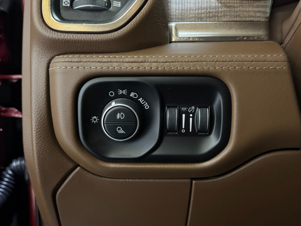 2021 RAM 3500 Image 26