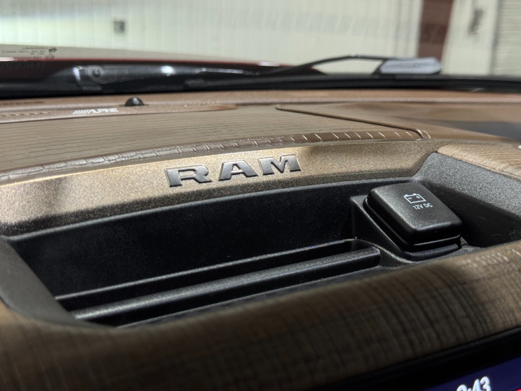 2021 RAM 3500 Image 33