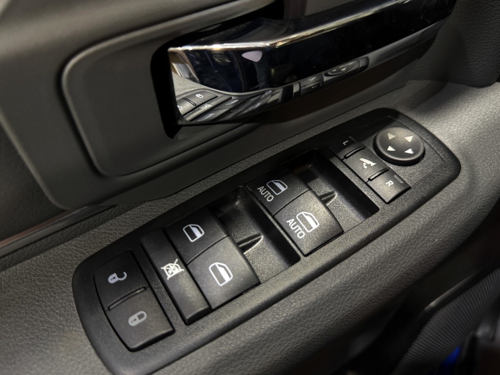 2018 RAM 3500 Image 8