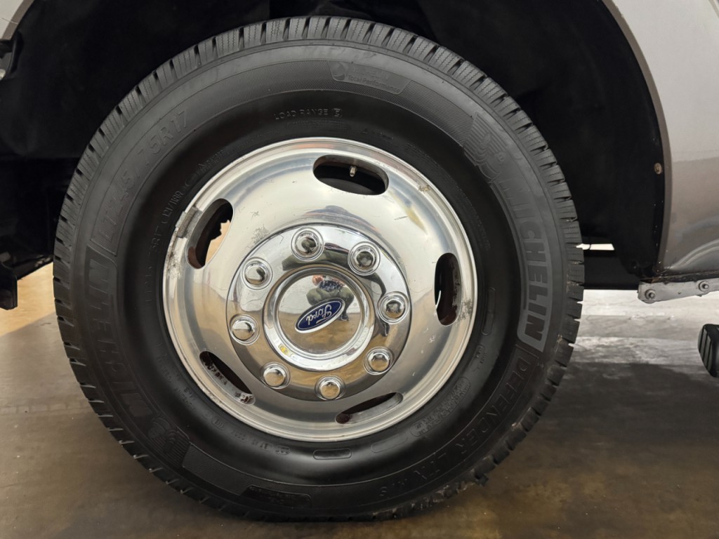 2011 Ford F-350 Image 40