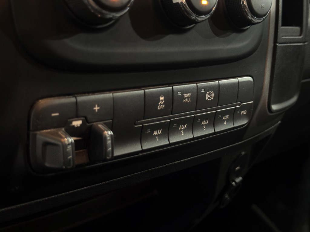 2015 RAM 5500 Image 12