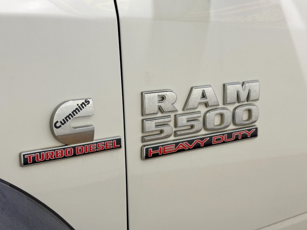 2015 RAM 5500 Image 24