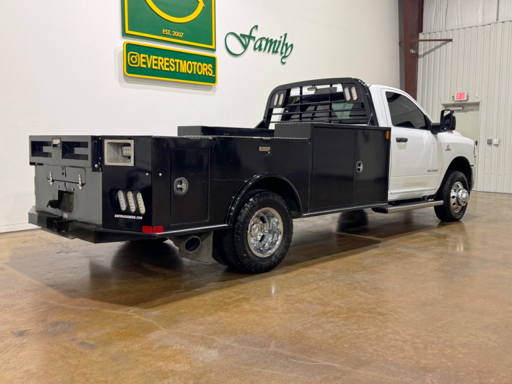 2023 RAM 3500 Image 3
