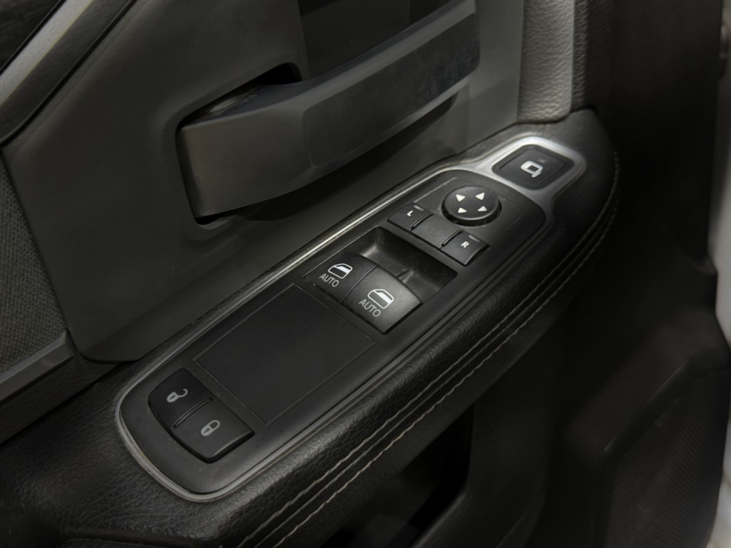 2023 RAM 3500 Image 12