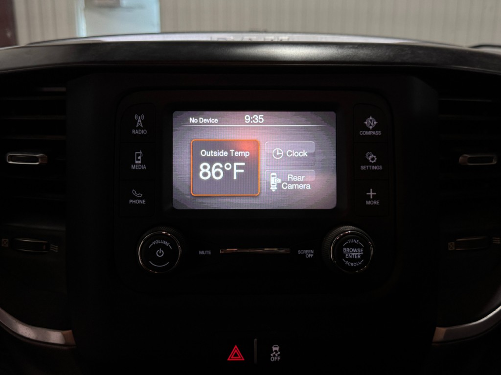 2023 RAM 3500 Image 24