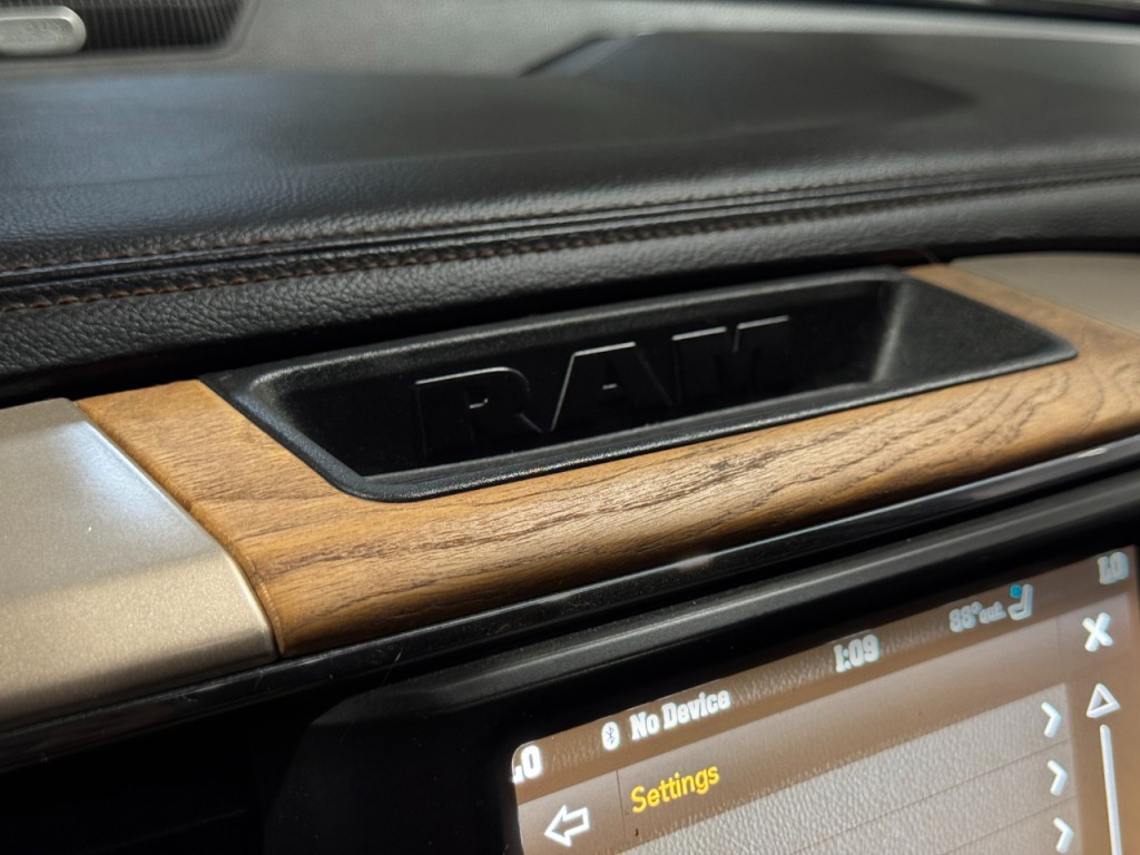 2018 RAM 3500 Image 32