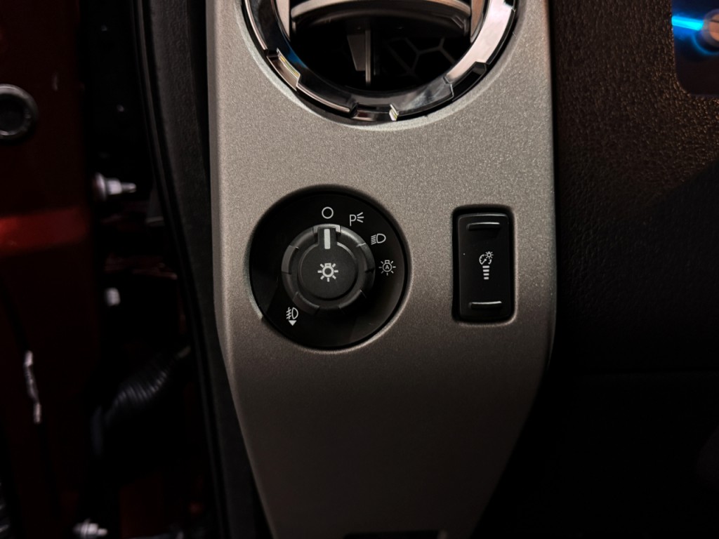 2015 Ford F-350 Image 28