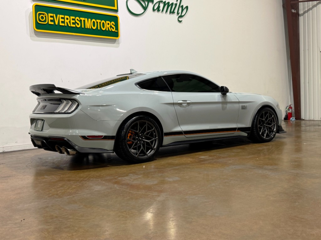 2022 Ford Mustang Image 9