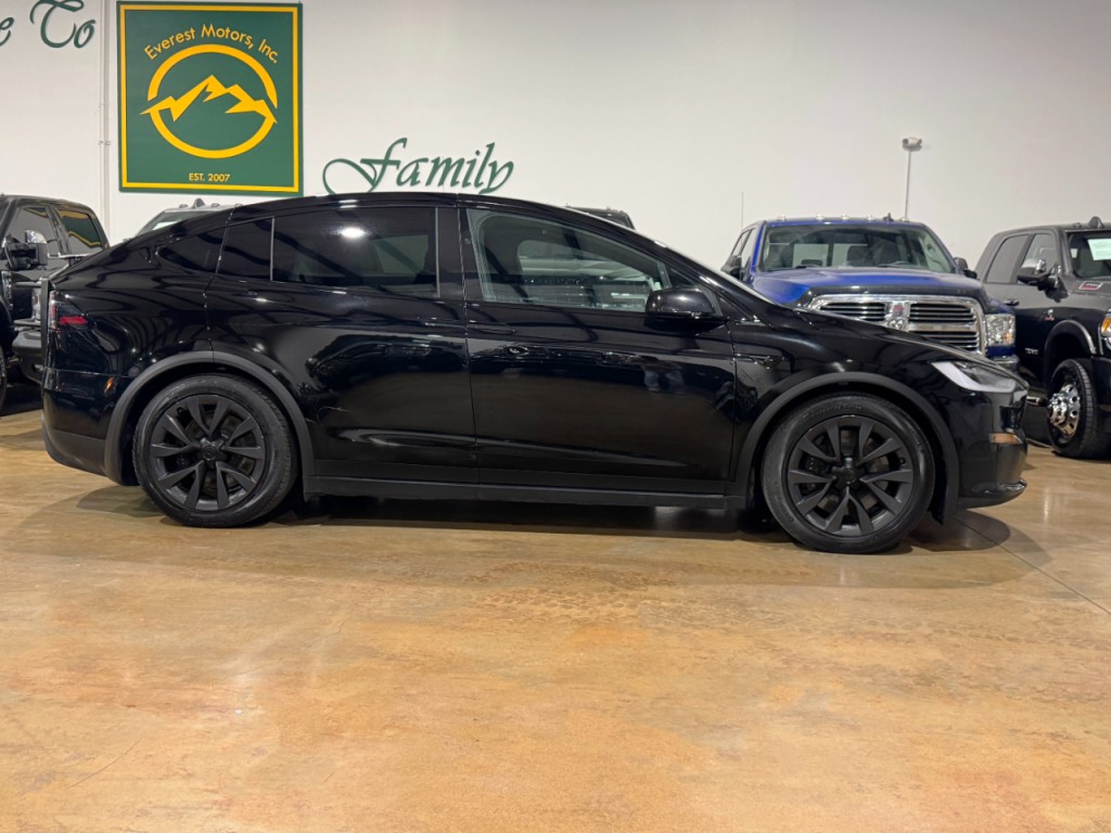 2022 Tesla Model X Image 2