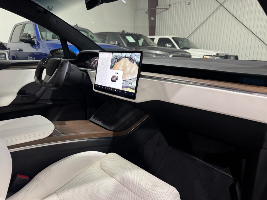 2022 Tesla Model X Image 3