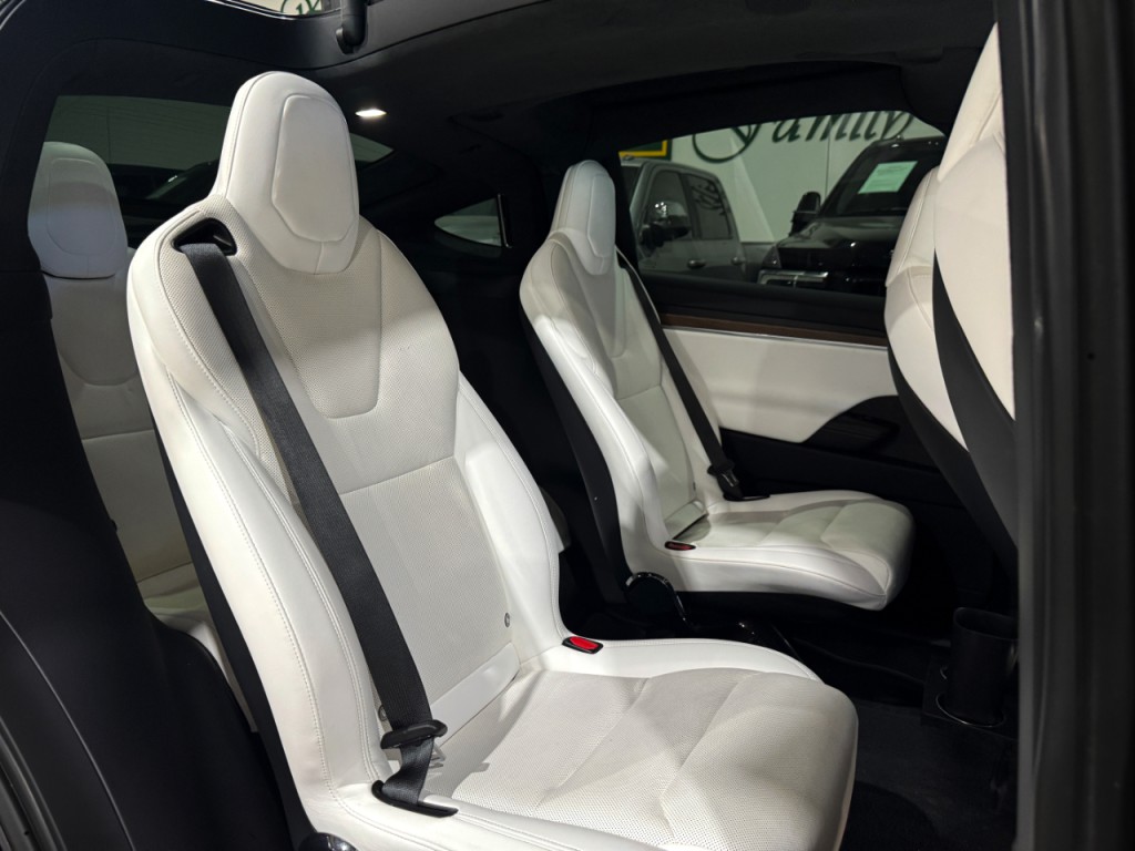 2022 Tesla Model X Image 4
