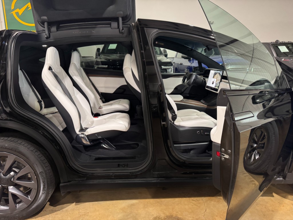 2022 Tesla Model X Image 6
