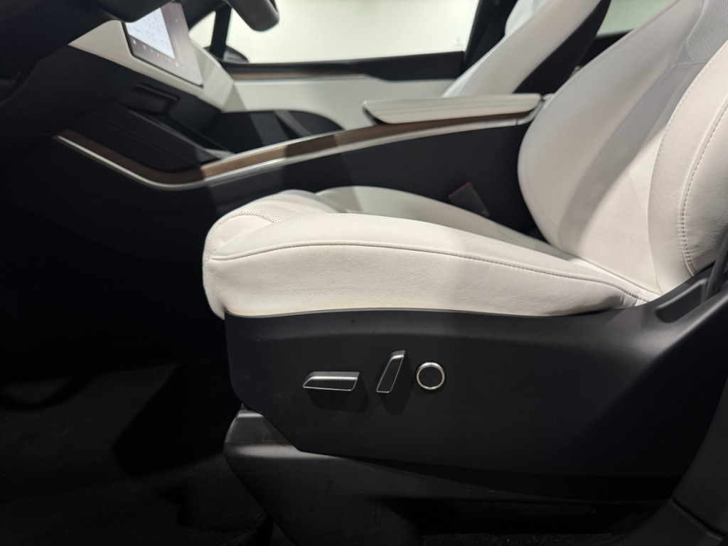 2022 Tesla Model X Image 7
