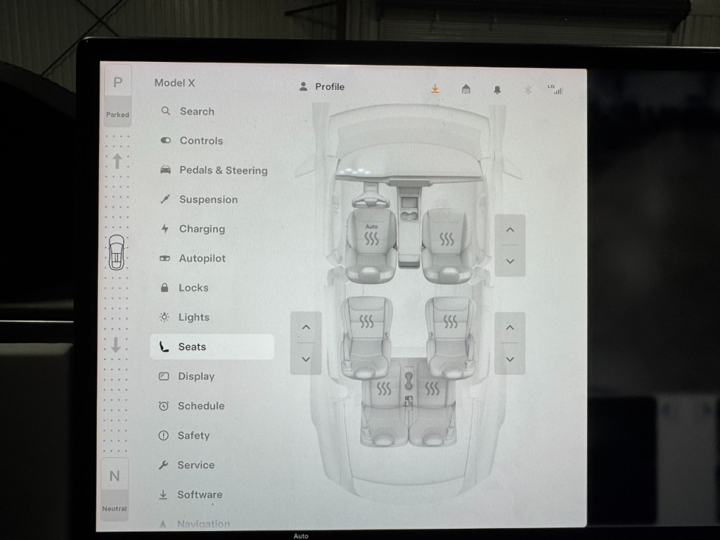 2022 Tesla Model X Image 18