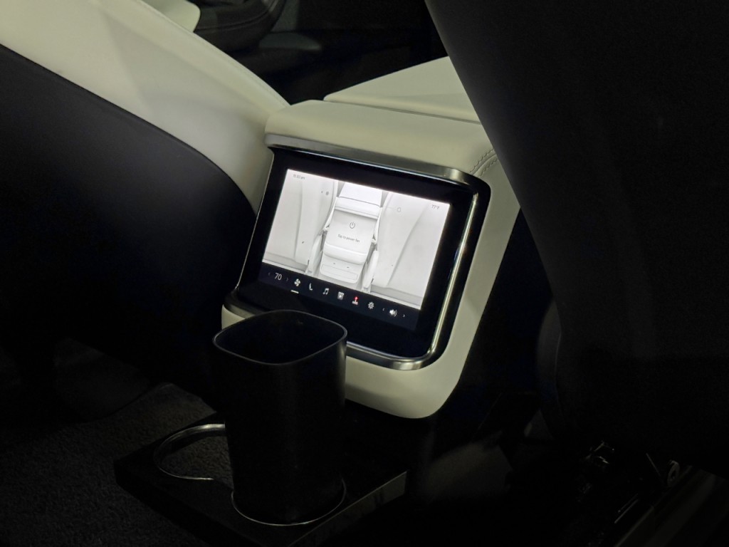 2022 Tesla Model X Image 26