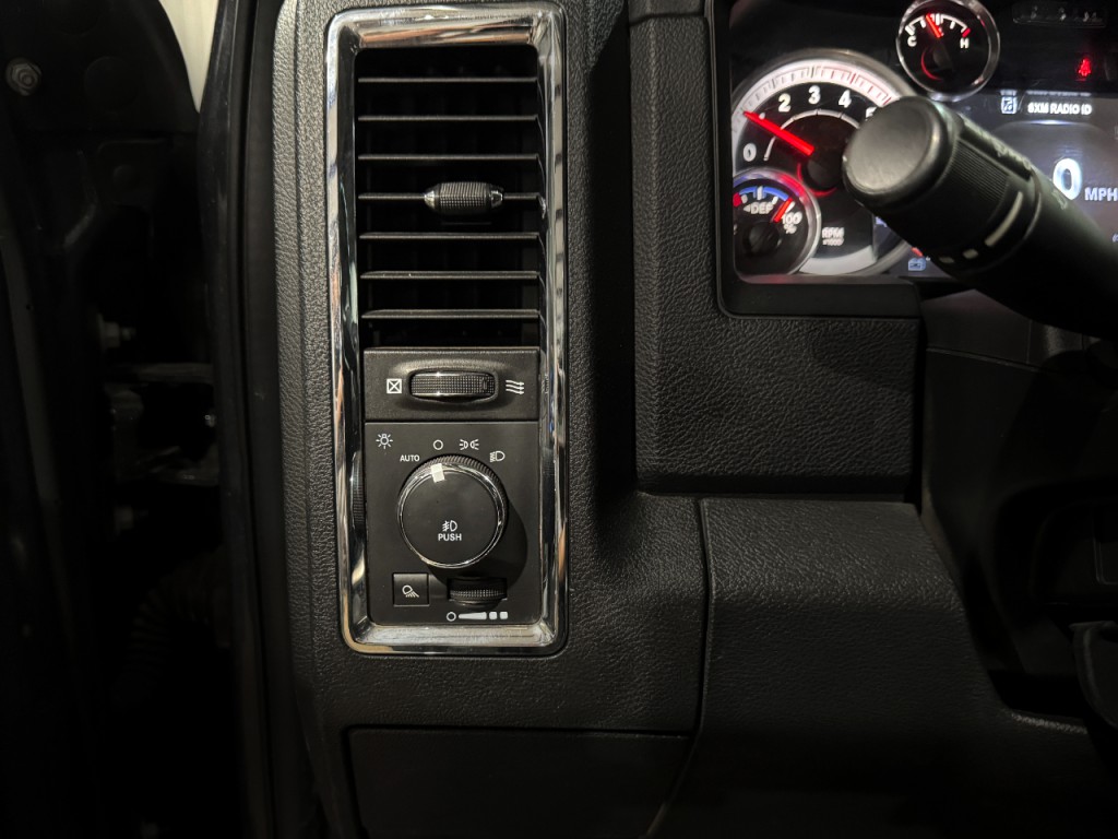 2015 RAM 3500 Image 30