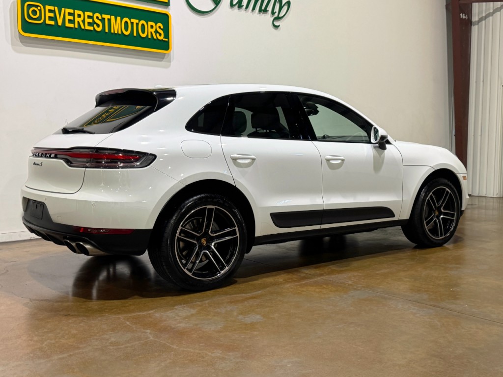 2021 Porsche Macan Image 2