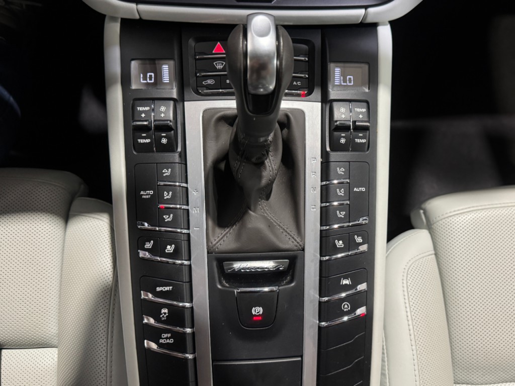 2021 Porsche Macan Image 11