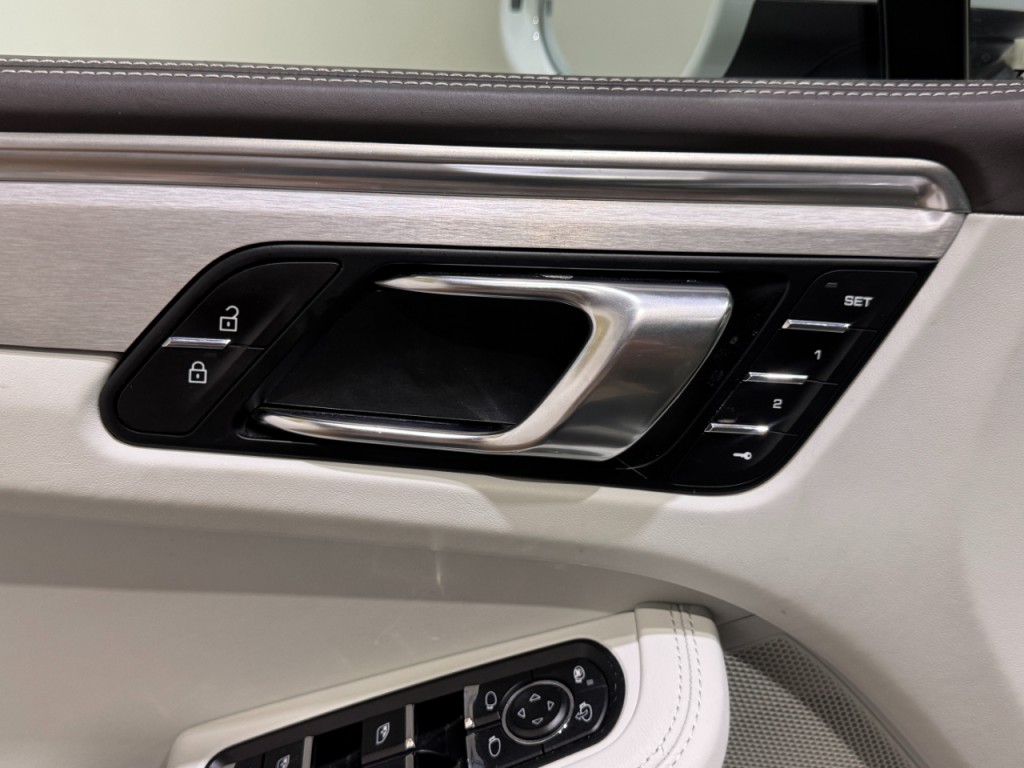 2021 Porsche Macan Image 15